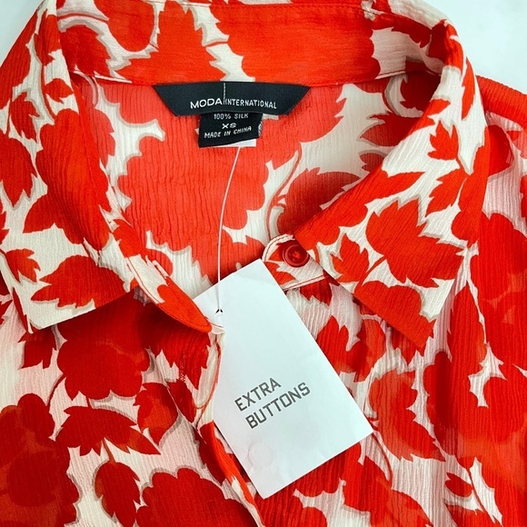 NEW Moda International Silk Red Floral Sleeveless Button Front Tie Waist Blouse‎ - Picture 7 of 7